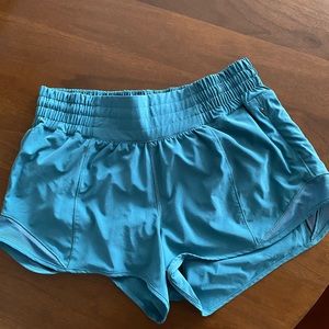 Lululemon hotty hot shorts 2.5inch